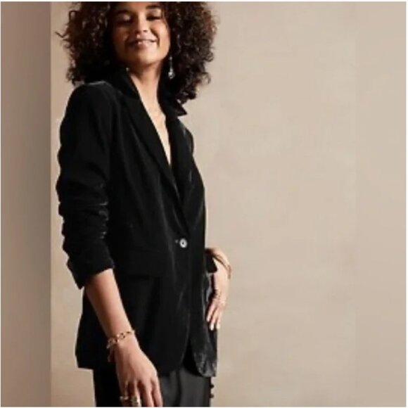 Banana Republic Factory Jackets & Blazers - Banana Republic Factory Black Velvet 'Long and Lean' Blazer - Size 10